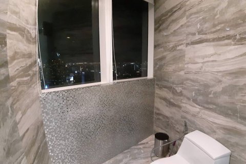 Ático de 3 dormitorios en Bangkok, Tailandia № 180910 - foto 13