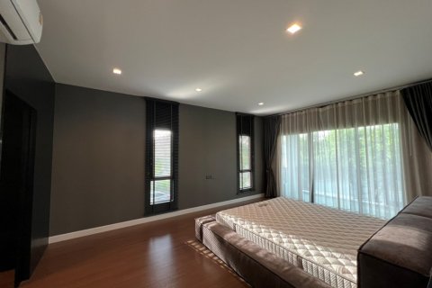Casa de 3 dormitorios en Bangkok, Tailandia № 65597 - foto 12