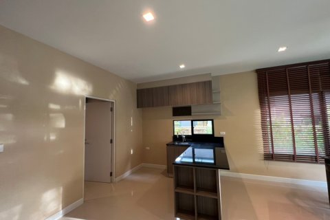 Casa de 3 dormitorios en Bangkok, Tailandia № 65597 - foto 7