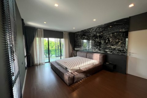 Casa de 3 dormitorios en Bangkok, Tailandia № 65597 - foto 11