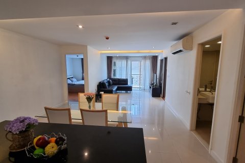 Condominio de 2 dormitorios en Watthana, Bangkok, Tailandia № 200771 - foto 10