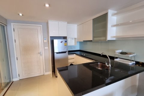 Condominio de 2 dormitorios en Watthana, Bangkok, Tailandia № 200771 - foto 15