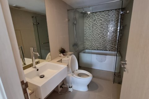 Condominio de 2 dormitorios en Watthana, Bangkok, Tailandia № 200771 - foto 18