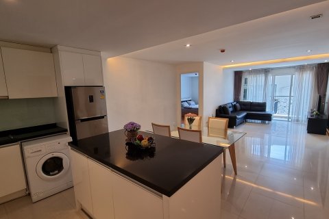 Condominio de 2 dormitorios en Watthana, Bangkok, Tailandia № 200771 - foto 2