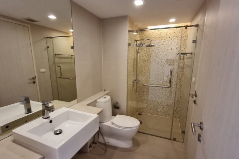 Condominio de 2 dormitorios en Watthana, Bangkok, Tailandia № 200771 - foto 5