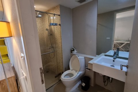 Condominio de 2 dormitorios en Watthana, Bangkok, Tailandia № 200771 - foto 14