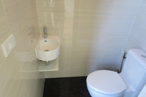 Condominio de 1 dormitorio en Watthana, Bangkok, Tailandia № 200775 - foto 2
