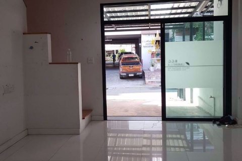 House in Wang Thonglang, Bangkok, Thailand 3 bedrooms № 48160 - photo 2