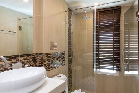 Condominio de 2 dormitorios en Phuket, Tailandia № 160211 - foto 18