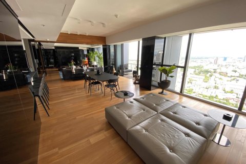 Condo in Bangkok, Thailand, 2 bedrooms  № 181063