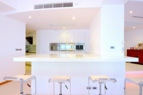 Condominio de 2 dormitorios en Bangkok, Tailandia № 181059 - foto 4