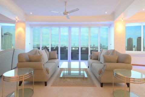 Condominio de 2 dormitorios en Bangkok, Tailandia № 181059 - foto 2