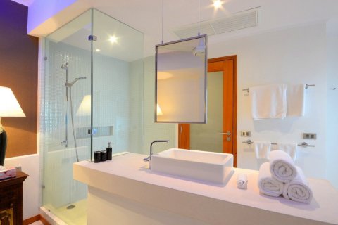 Condominio de 2 dormitorios en Bangkok, Tailandia № 181059 - foto 11