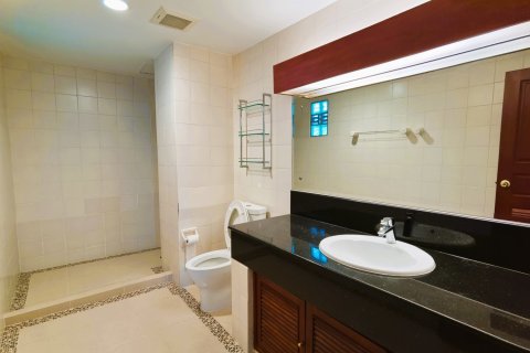 Condominio de 4 dormitorios en Bangkok, Tailandia № 181060 - foto 13