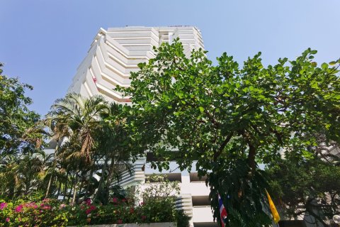 Condominio de 4 dormitorios en Bangkok, Tailandia № 181060 - foto 20