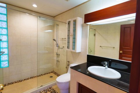 Condominio de 4 dormitorios en Bangkok, Tailandia № 181060 - foto 11