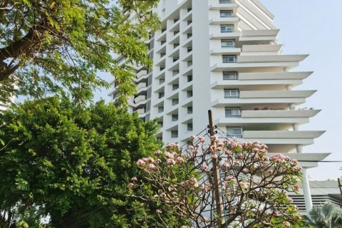 Condominio de 4 dormitorios en Bangkok, Tailandia № 181060 - foto 19
