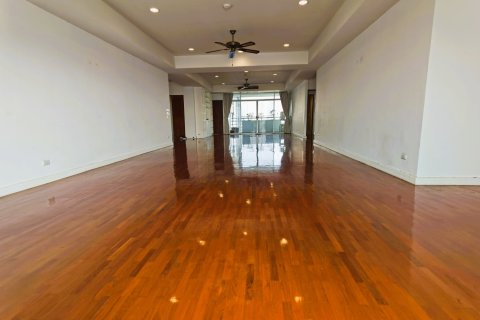 Condominio de 4 dormitorios en Bangkok, Tailandia № 181060 - foto 9