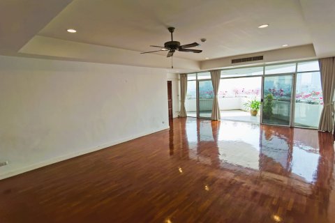 Condominio de 4 dormitorios en Bangkok, Tailandia № 181060 - foto 3