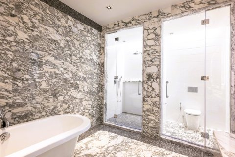 Condominio de 2 dormitorios en Bangkok, Tailandia № 181061 - foto 11