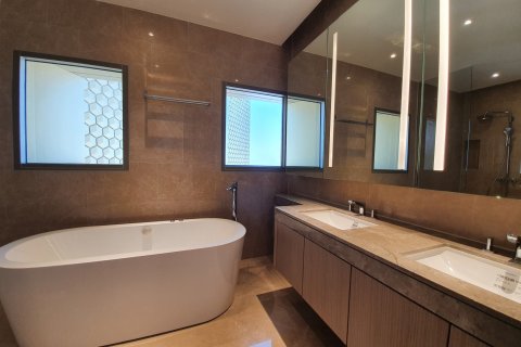 Ático de 3 dormitorios en Bangkok, Tailandia № 181065 - foto 18