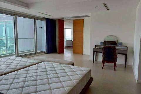 Ático de 3 dormitorios en Bangkok, Tailandia № 180545 - foto 16
