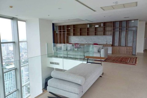 Ático de 3 dormitorios en Bangkok, Tailandia № 180545 - foto 12