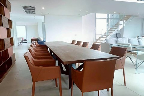 Ático de 3 dormitorios en Bangkok, Tailandia № 180545 - foto 6