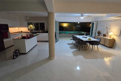 Casa de 3 dormitorios en Phuket, Tailandia № 159374 - foto 18