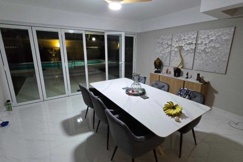 Casa de 3 dormitorios en Phuket, Tailandia № 159374 - foto 17