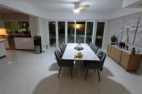 Casa de 3 dormitorios en Phuket, Tailandia № 159374 - foto 20