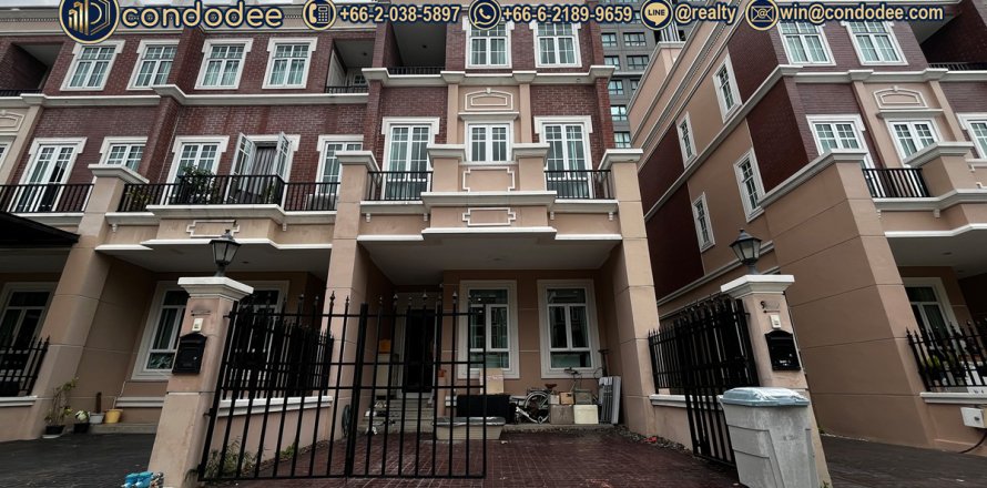 Townhouse à Watthana, Bangkok, Thaïlande 4 chambres № 201271