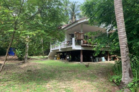 Chalet de 3 dormitorios en Surat Thani, Tailandia № 152344