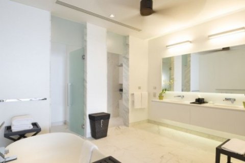 Condominio de 5 dormitorios en Naithon Beach, Tailandia № 191236 - foto 8