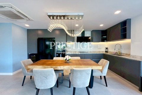 Condo in Pattaya, Thailand, 3 bedrooms № 197865 - photo 6