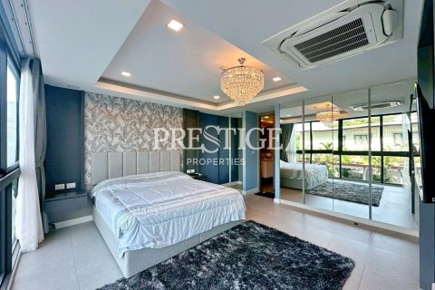 Condo in Pattaya, Thailand, 3 bedrooms № 197865 - photo 12