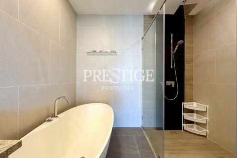 Condo in Pattaya, Thailand, 3 bedrooms № 197865 - photo 15