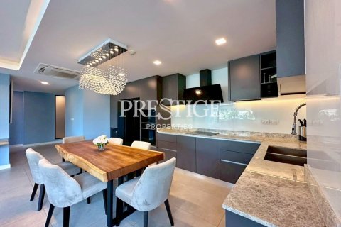 Condo in Pattaya, Thailand, 3 bedrooms № 197865 - photo 8