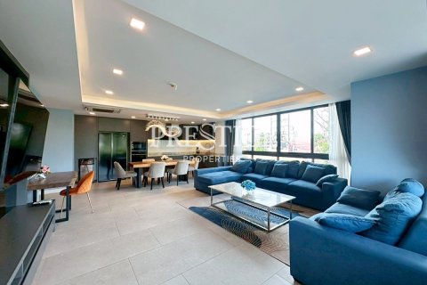 Condo in Pattaya, Thailand, 3 bedrooms № 197865 - photo 2