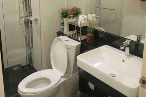 Condominio de 1 dormitorio en Thonburi, Bangkok, Tailandia № 183640 - foto 6