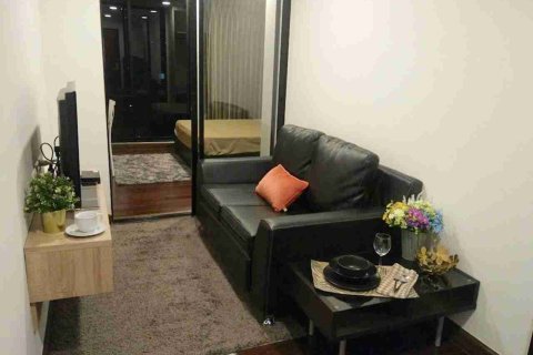 Condominio de 1 dormitorio en Thonburi, Bangkok, Tailandia № 183640 - foto 3