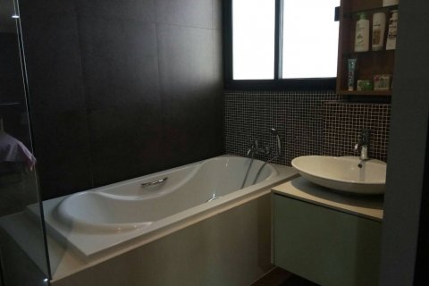 Condominio de 3 dormitorios en Bangkok, Tailandia № 66584 - foto 16