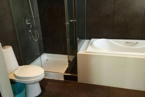 Condominio de 3 dormitorios en Bangkok, Tailandia № 66584 - foto 17