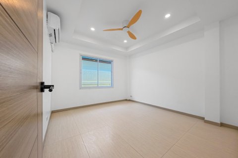 Chalet de 3 dormitorios en Ko Samui, Tailandia № 172492 - foto 8