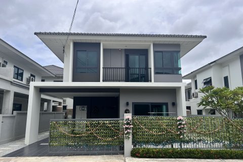 House in Pattaya, Thailand 4 bedrooms № 170680