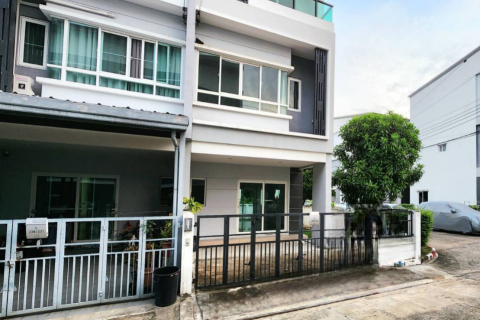 Townhouse à Bang Khen, Bangkok, Thaïlande 3 chambres № 141240