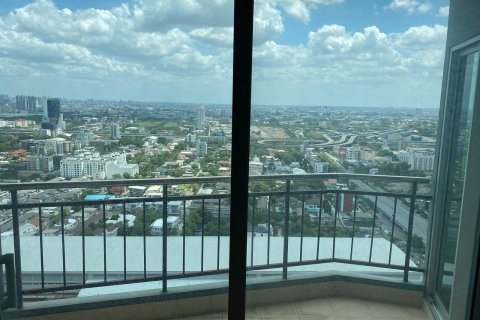 Condo in Bangkok, Thailand, 2 bedrooms  № 157757 - photo 23