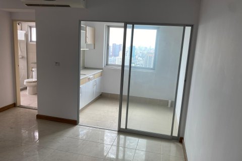 Condo in Bangkok, Thailand, 2 bedrooms  № 157757 - photo 11