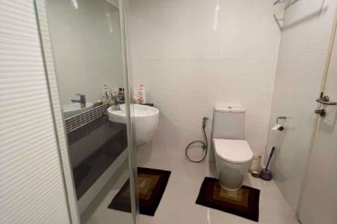 Condominio de 2 dormitorios en Bang Kapi, Bangkok, Tailandia № 67800 - foto 6