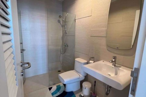 Condominio de 2 dormitorios en Bang Kapi, Bangkok, Tailandia № 67800 - foto 7